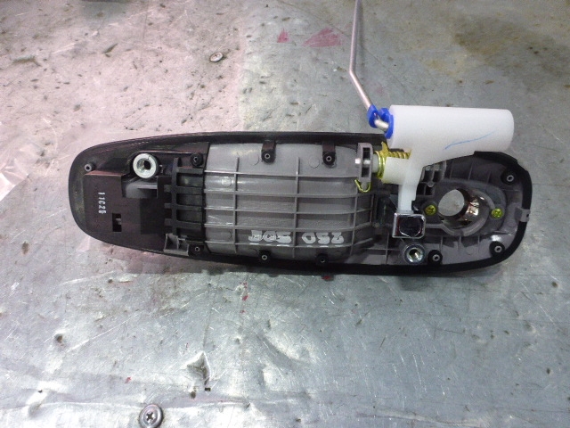 Ручка двери передней наружная правая