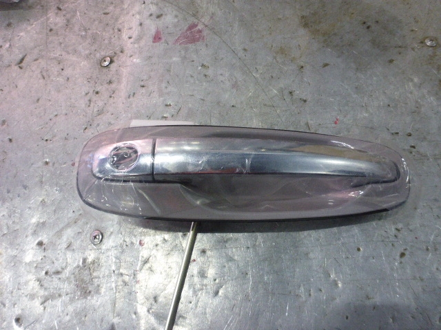 Ручка двери передней наружная правая