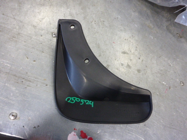 Брызговик задний правый