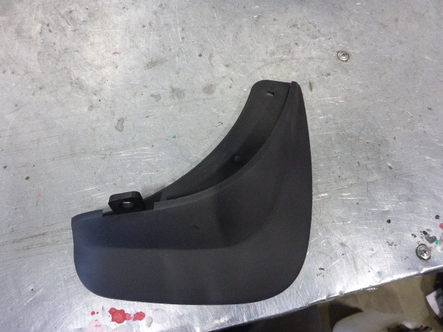 Брызговик задний правый