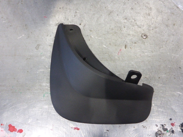 Брызговик задний левый