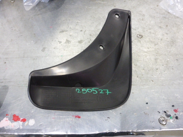 Брызговик задний левый