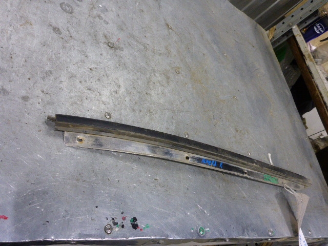 Молдинг лобового стекла