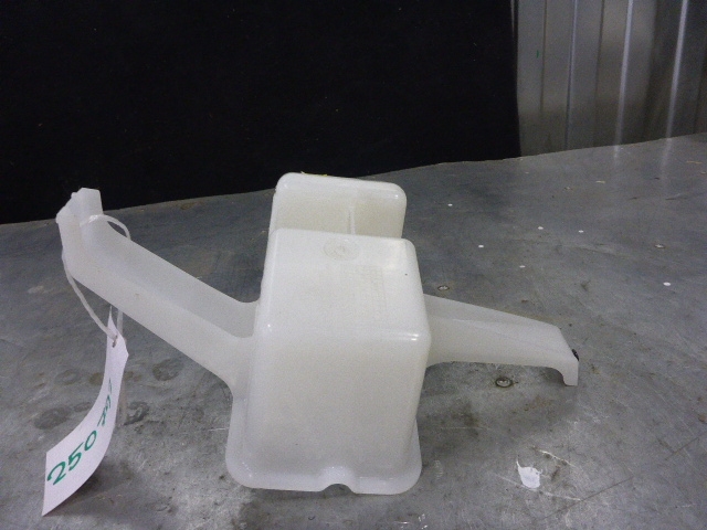 Кронштейн заднего бампера правый