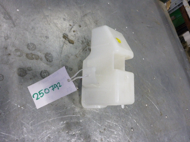 Кронштейн заднего бампера правый