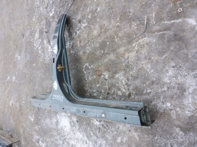 Порог со стойкой правый