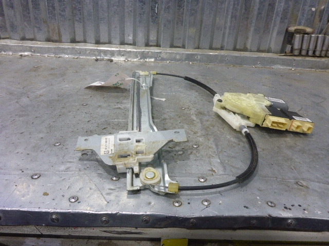 Стеклоподъемник электр. передний правый