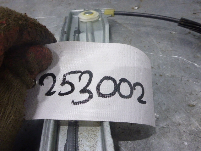 Стеклоподъемник электр. передний правый