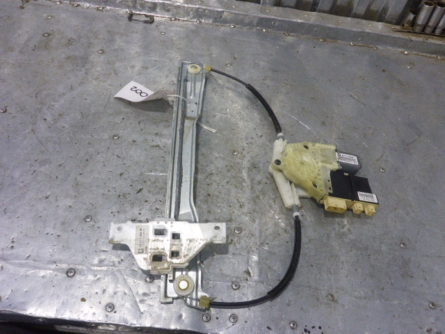 Стеклоподъемник электр. передний правый