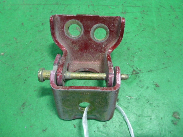 Петля двери задней левой верхняя