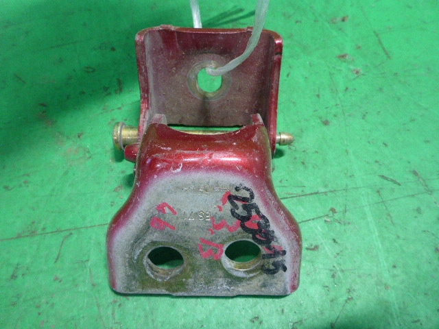 Петля двери задней левой верхняя