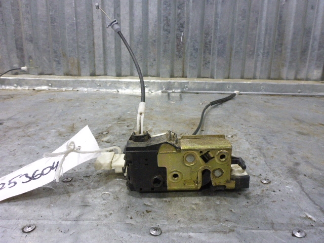 Замок двери задней левой