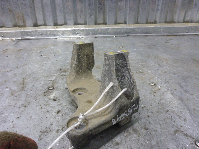 Кронштейн КПП левый