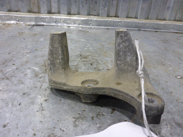 Кронштейн КПП левый