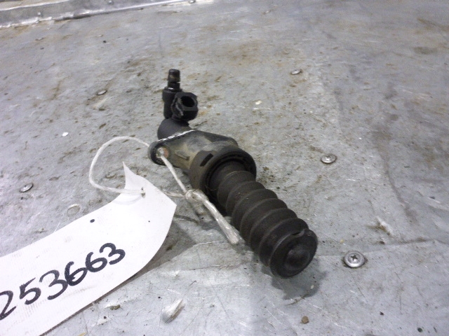 Цилиндр сцепления рабочий