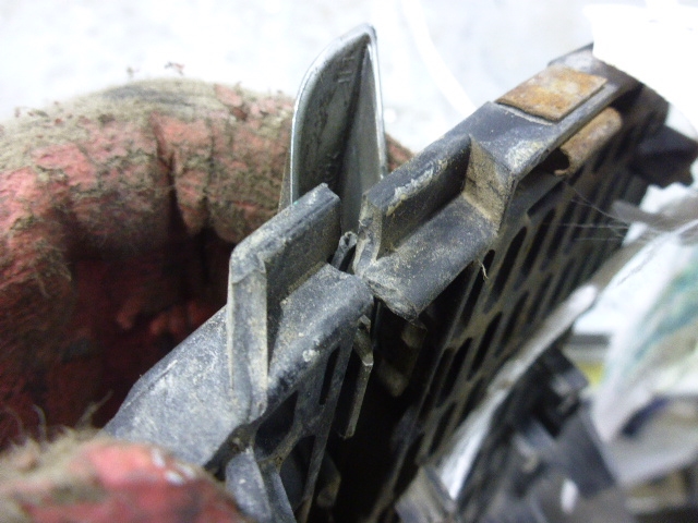 Решетка радиатора левая