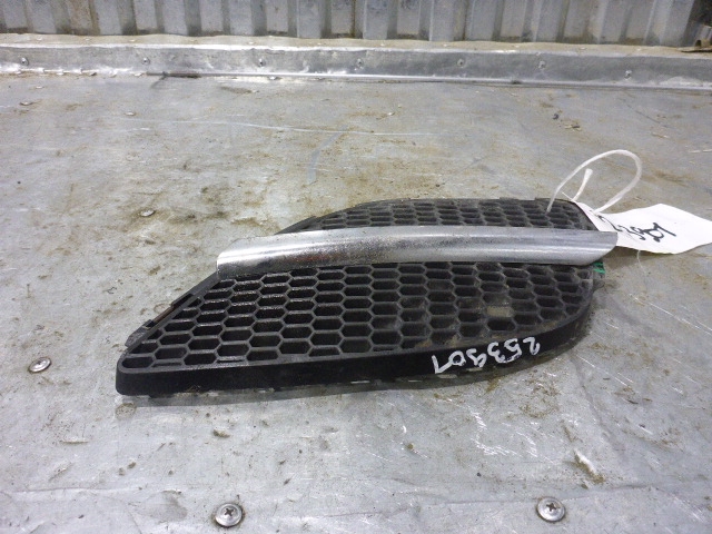 Решетка радиатора левая