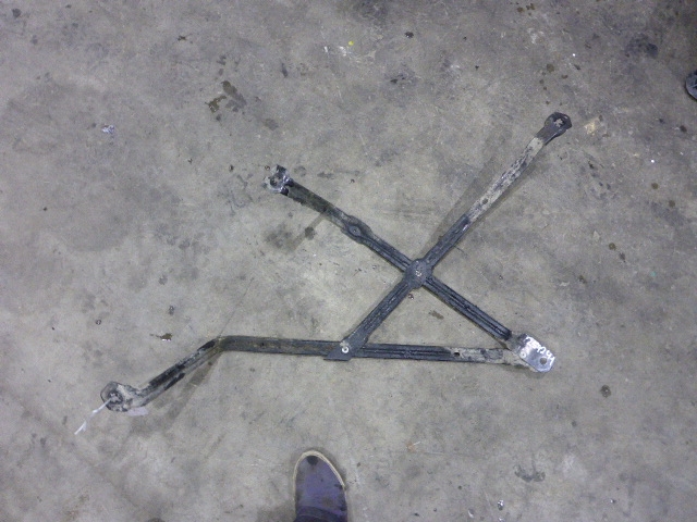 Кронштейн крепления топливного бака