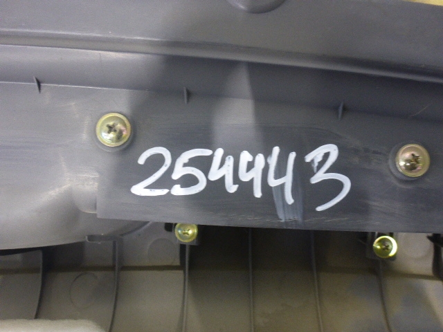 Обшивка двери передней правой