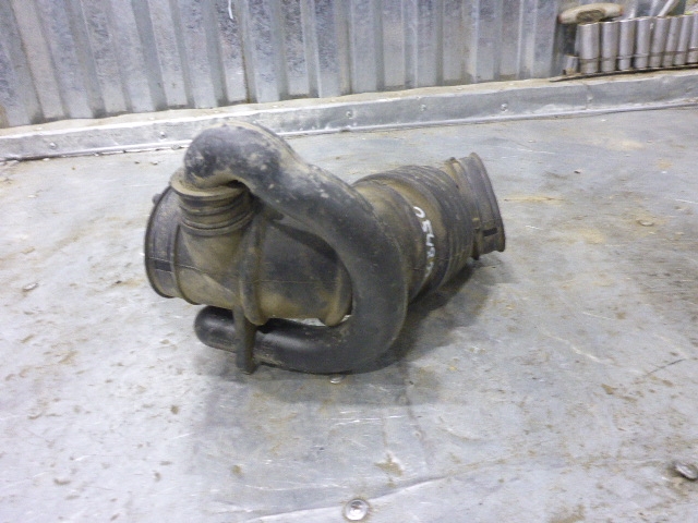 Патрубок воздушного фильтра