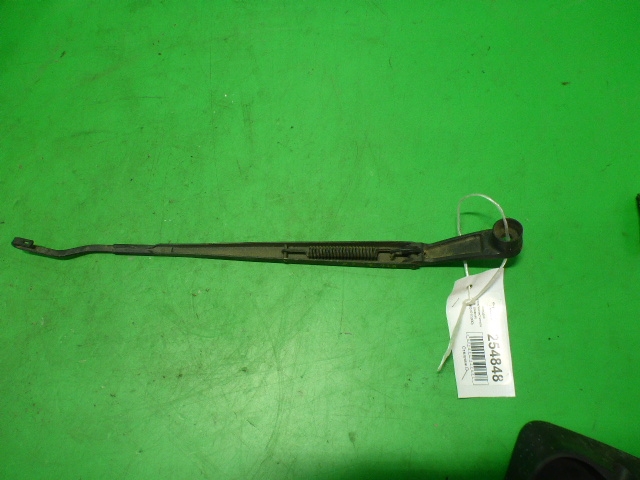 Поводок стеклоочистителя передний левый