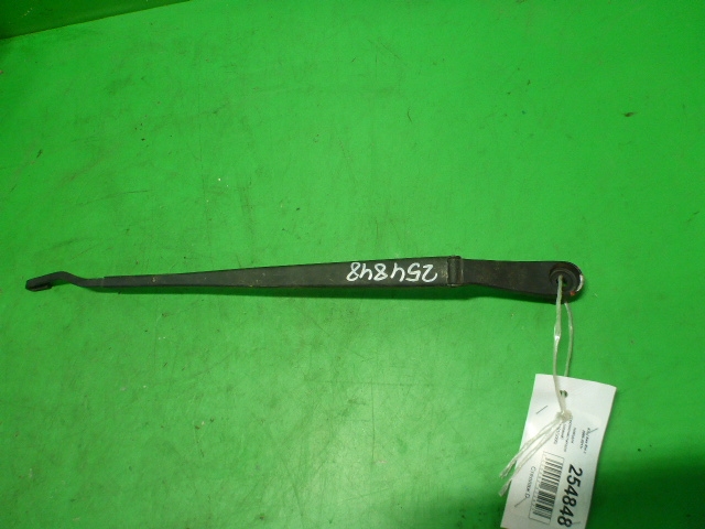 Поводок стеклоочистителя передний левый