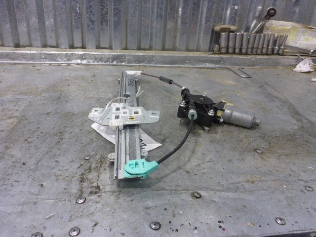 Стеклоподъемник электр. передний правый