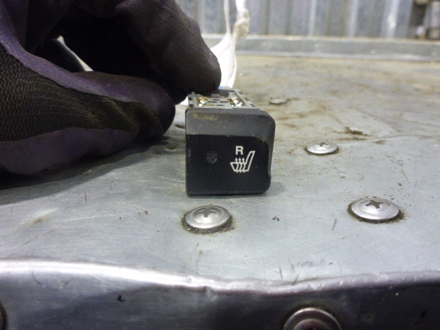 Кнопка обогрева сидений