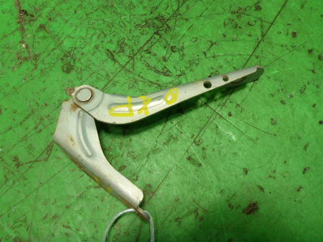 Петля капота правая