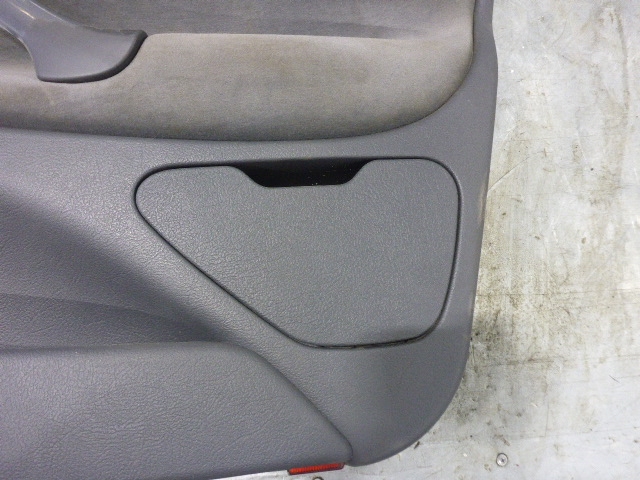 Обшивка двери передней правой