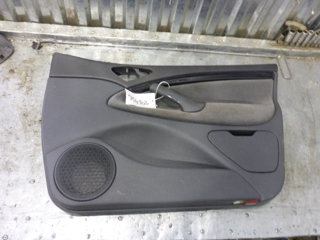 Обшивка двери передней правой