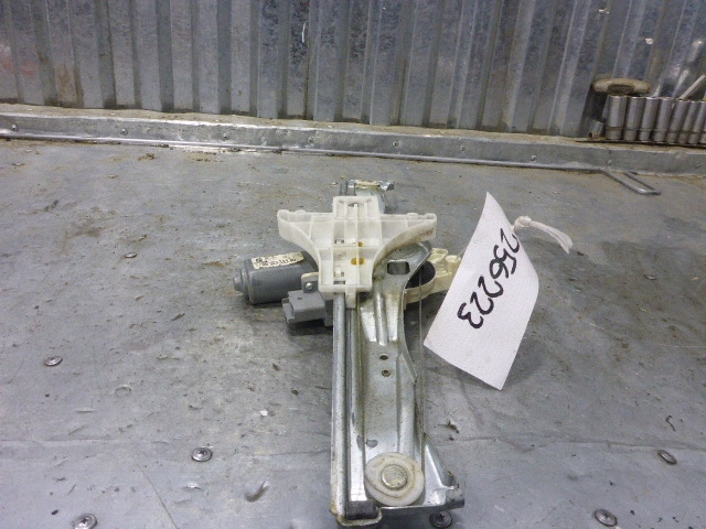 Стеклоподъемник электр. задний правый