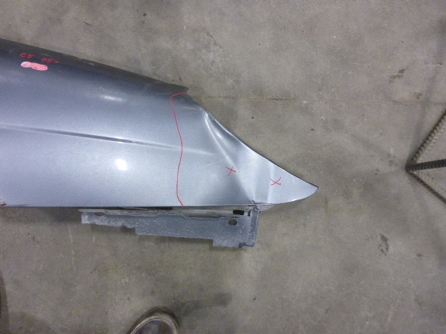 Крыло переднее правое