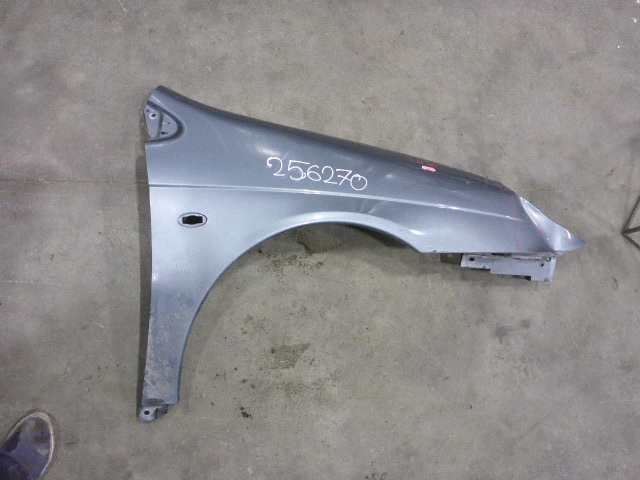 Крыло переднее правое