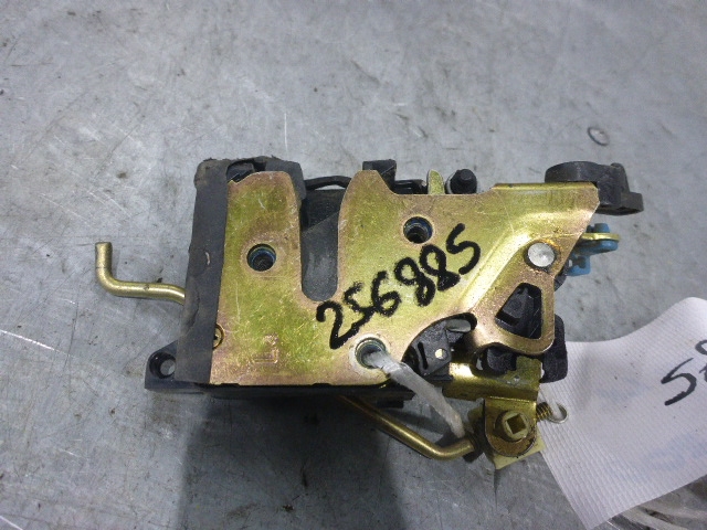 Замок двери задней левой