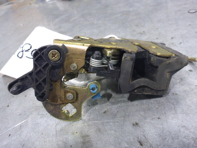 Замок двери задней левой