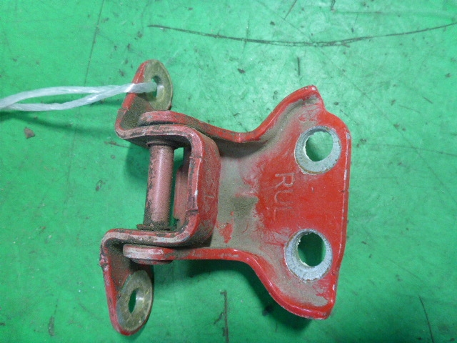 Петля двери задней левой верхняя