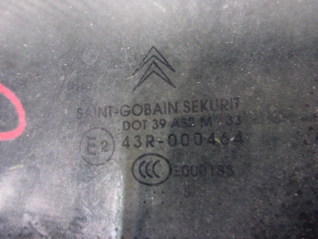 Стекло кузовное глухое правое