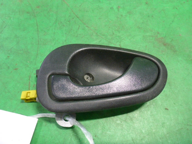 Ручка двери передней внутренняя левая