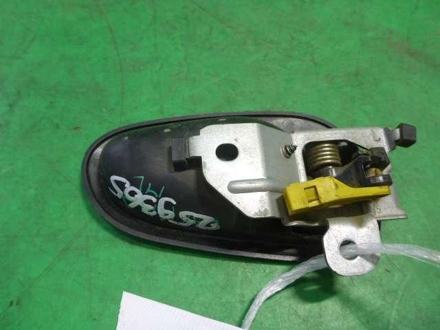 Ручка двери передней внутренняя левая