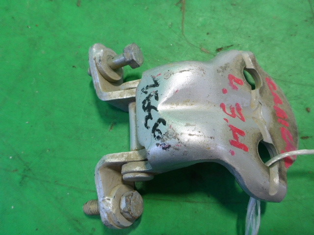 Петля двери задней левой нижняя