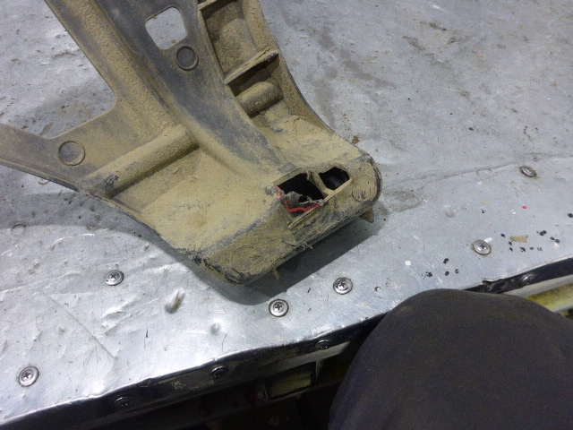 Кронштейн заднего бампера левый