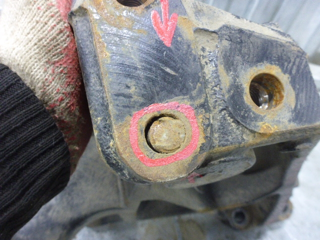 Кронштейн переднего бампера левый