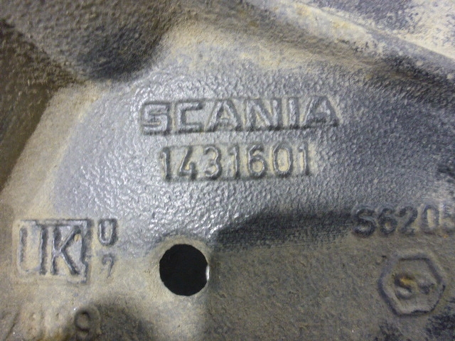 Кронштейн переднего бампера левый