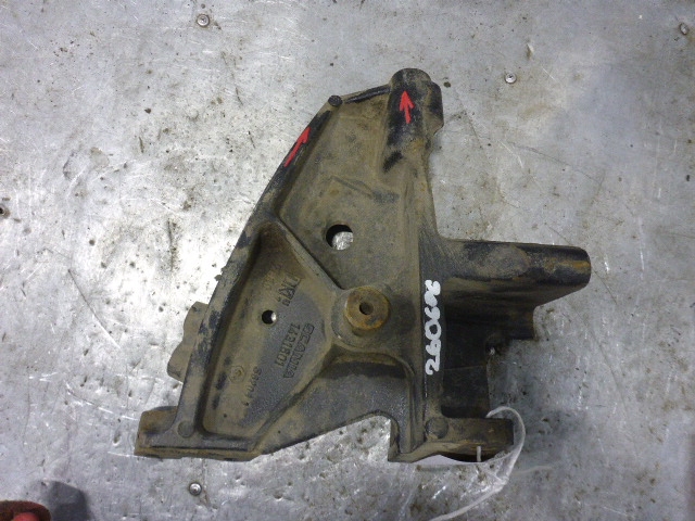 Кронштейн переднего бампера левый