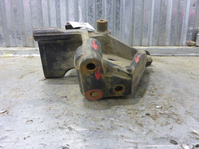 Кронштейн переднего бампера левый