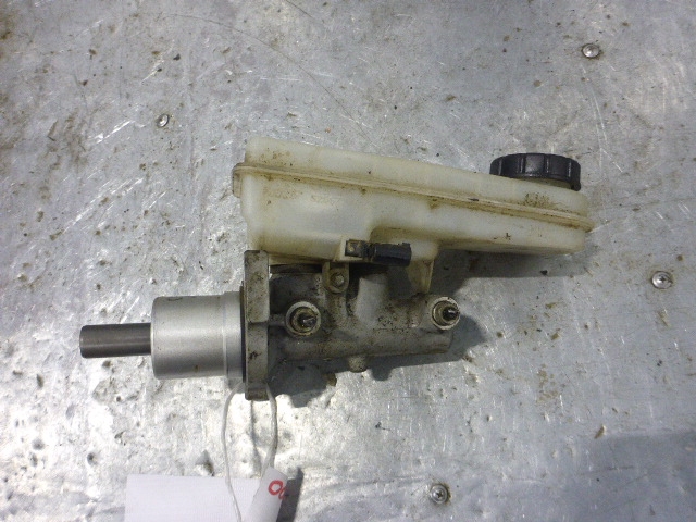 Цилиндр тормозной главный