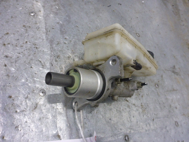 Цилиндр тормозной главный