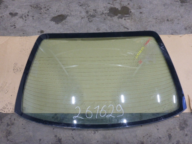 Стекло заднее