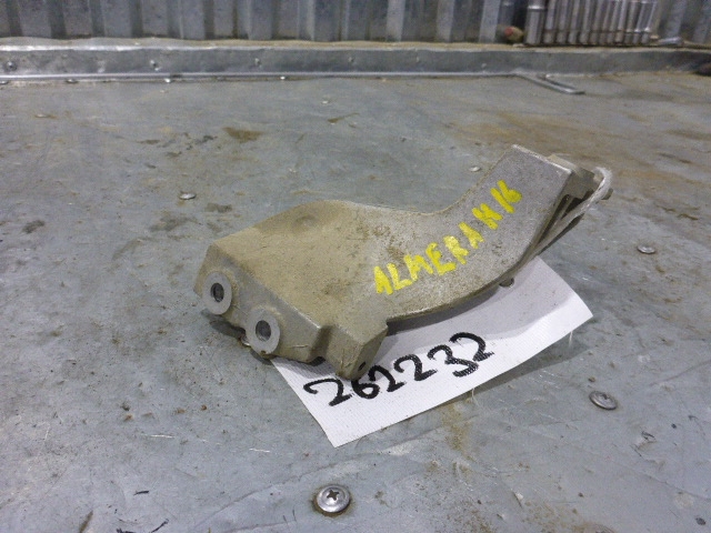 Кронштейн двигателя